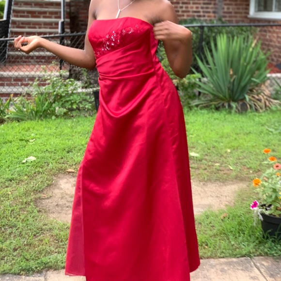 David’s Bridal size 10 Burgundy Gown NWOT - Picture 11 of 12